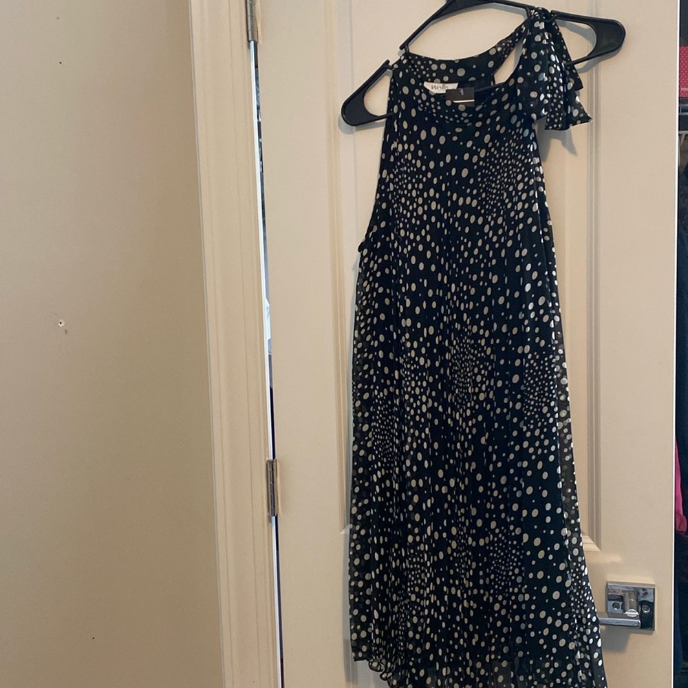 Dress - Picture 2 of 8